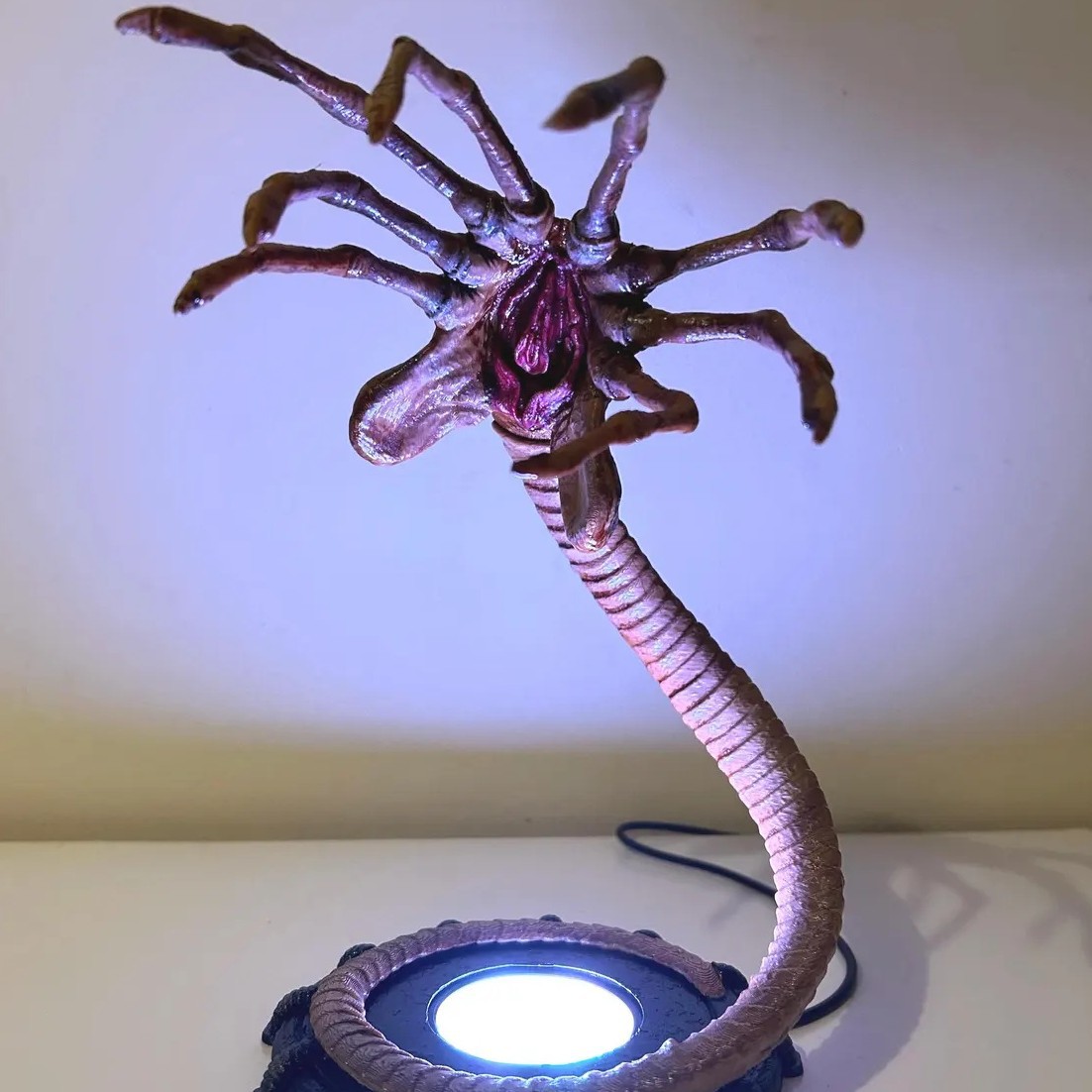 Lighting Decor Items - Ночник-фонарь Alien Facehugger, мигающий декор в