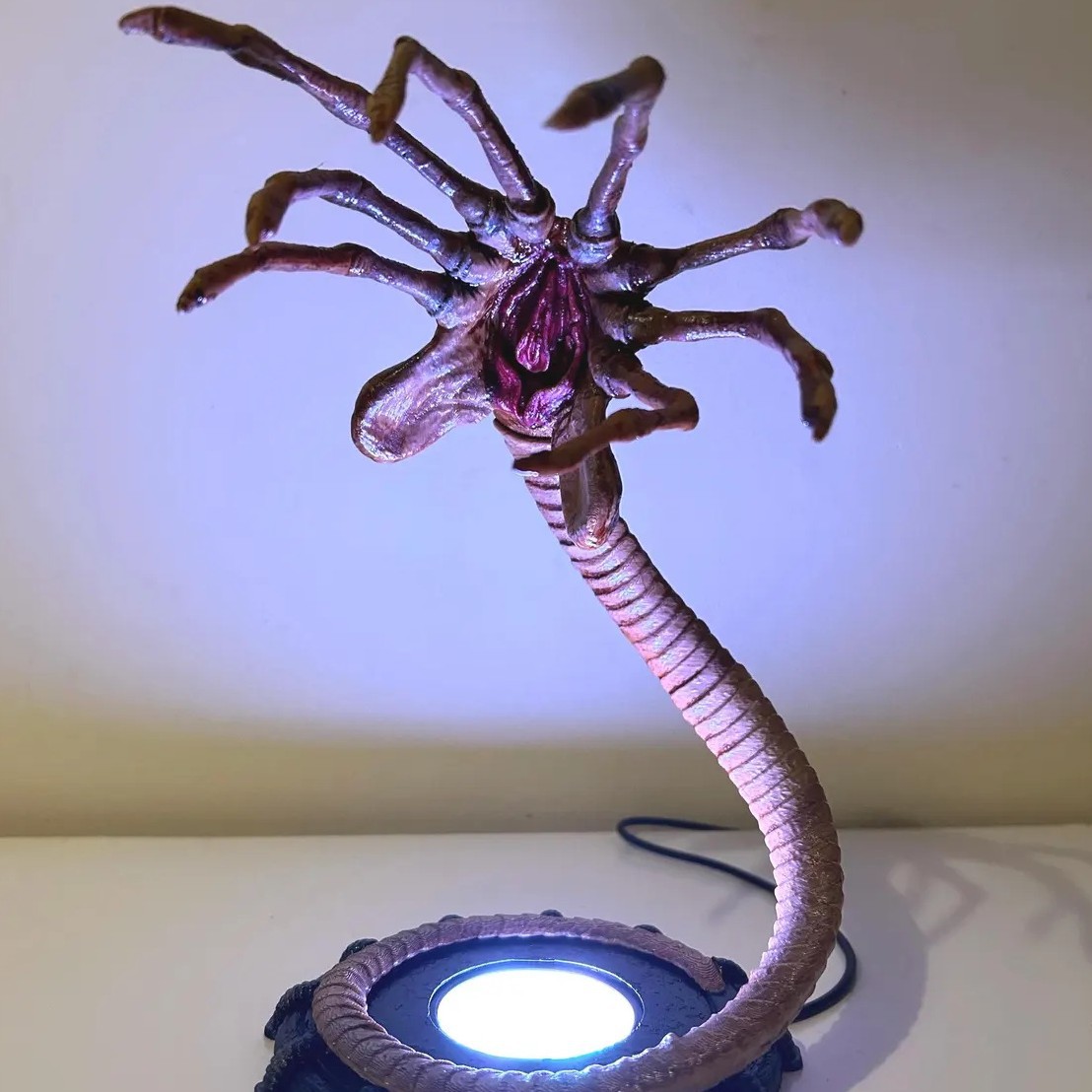 Ночник-фонарь Alien Facehugger – обзор и цена Lighting Decor Items
