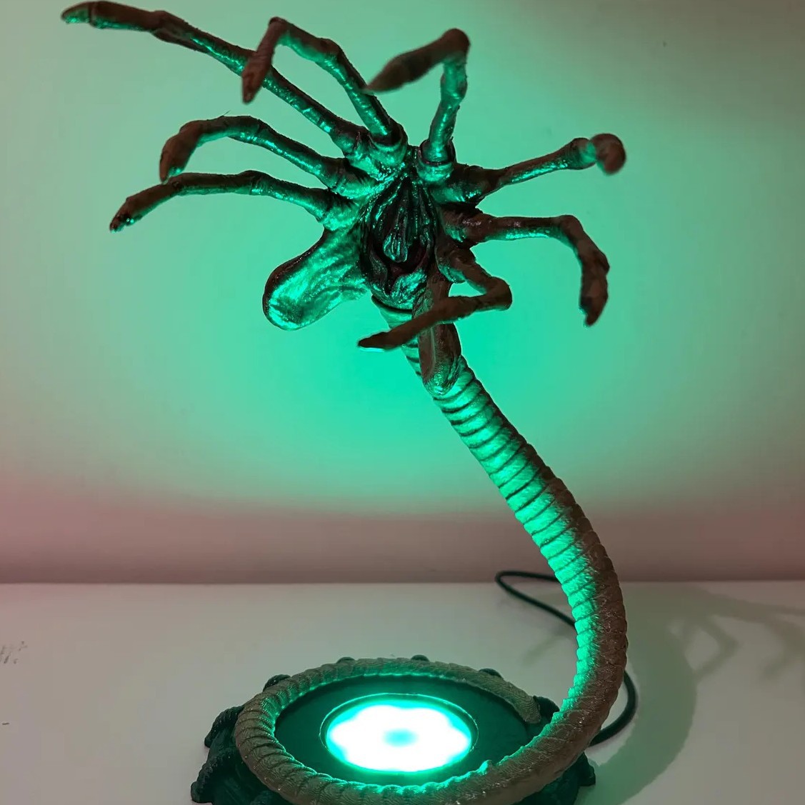 Ночник-фонарь Alien Facehugger – обзор и цена Lighting Decor Items