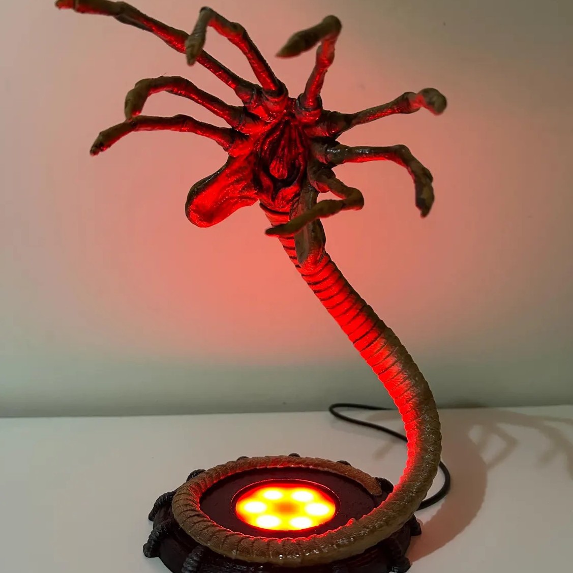 Ночник-фонарь Alien Facehugger – обзор и цена Lighting Decor Items